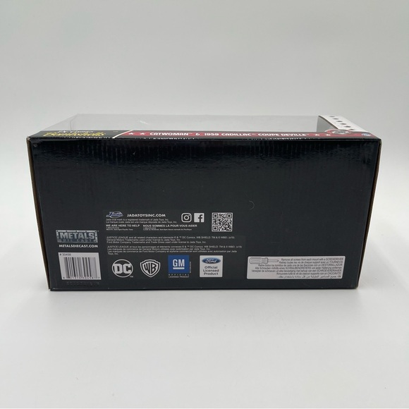 DC Comics Bombshells CATWOMAN & 1959 CADILLAC Coupe Deville Metals Die Cast NEW - Picture 11 of 12